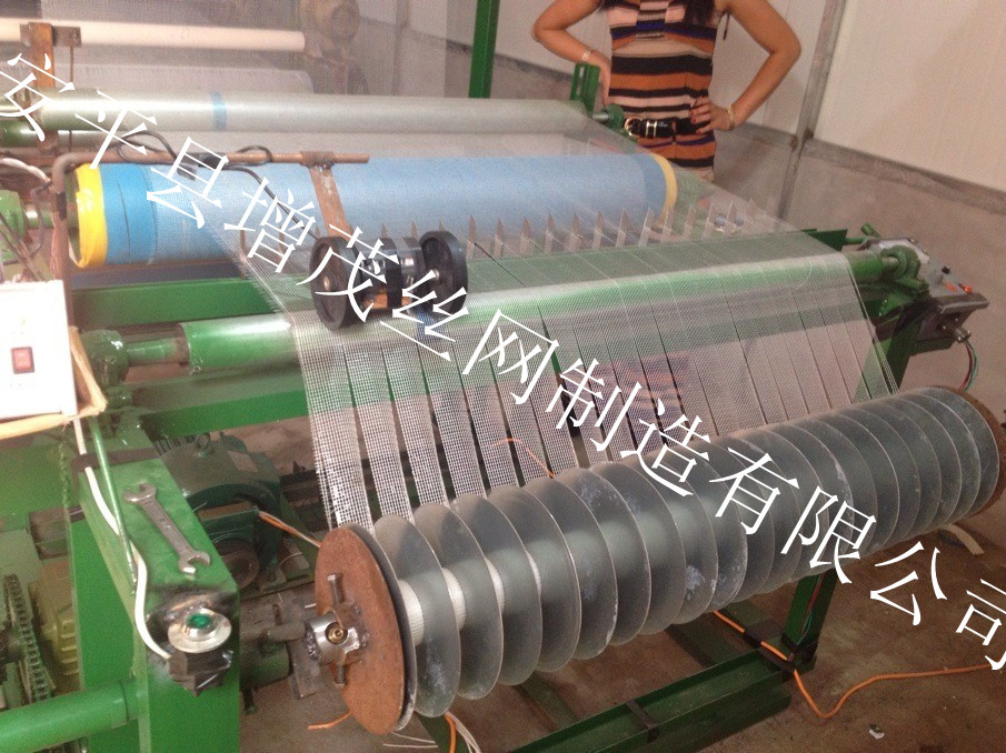 <a href='/' target='_blank'>耐堿<a href='/' target='_blank'>網格布生產線</a></a>